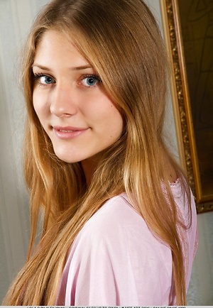 Lola C: SOLUS by Alex Iskan