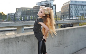 Diana Fox plays with her pussy outdoors