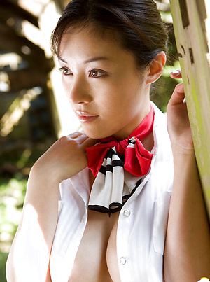 Gorgeous gravure idol babe shows her delicious plump naked boobs