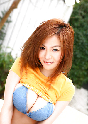 Big breasted gravure idol babe seduces in her tight lace corset