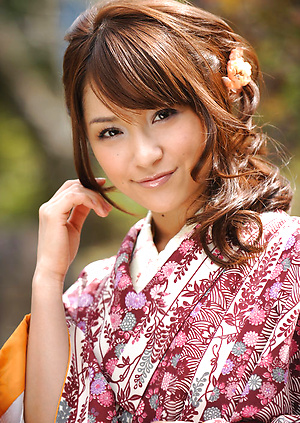 Naked asian cutie shows it all when she takes off her pink kimono