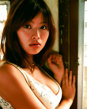 Steamy gravure idol babe with a deliciously sexy body in lingerie