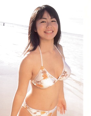 Alluring gravure beauty is heart melting in her wet bikini