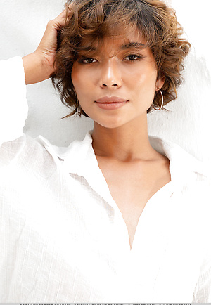 Sultry Heat by Robert Graham