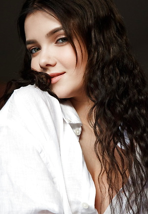 Chanel Fenn in Blancoste by Rylsky