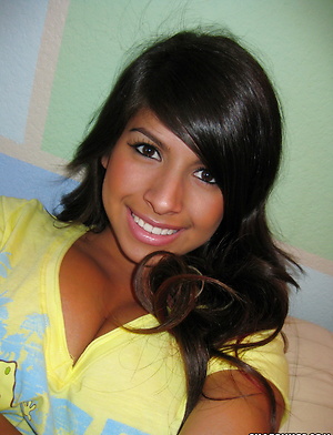 Busty girlfriend takes selfshot pictures for her boyfriend