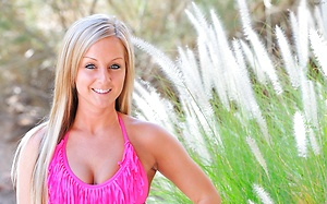 American teen Melissa in her first erotic shoots with outdoor fetish play